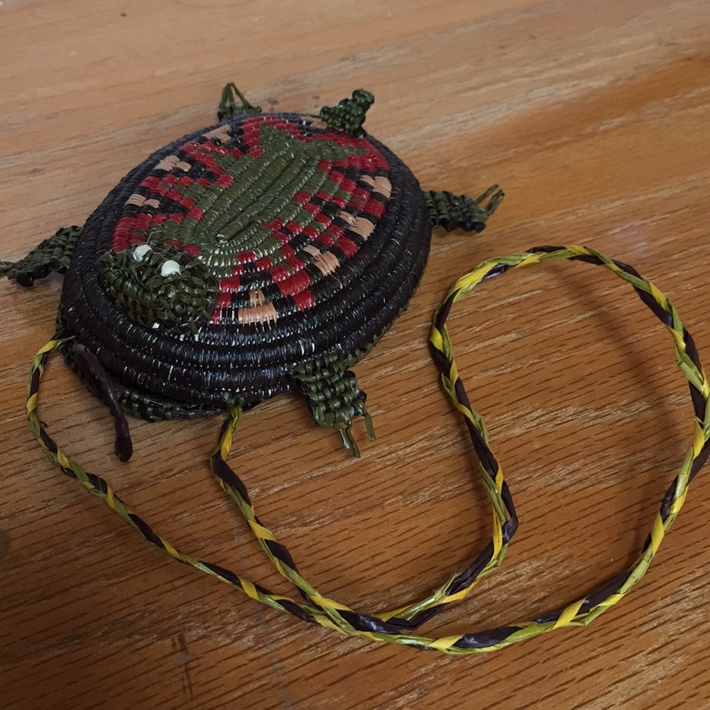 Woonaan Embera Handwoven turtle purse (Panama Art)